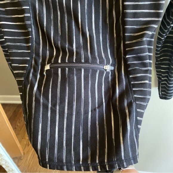 Athleta Women’s Elite active half zip black striped jacket size small! - Picture 3 of 10